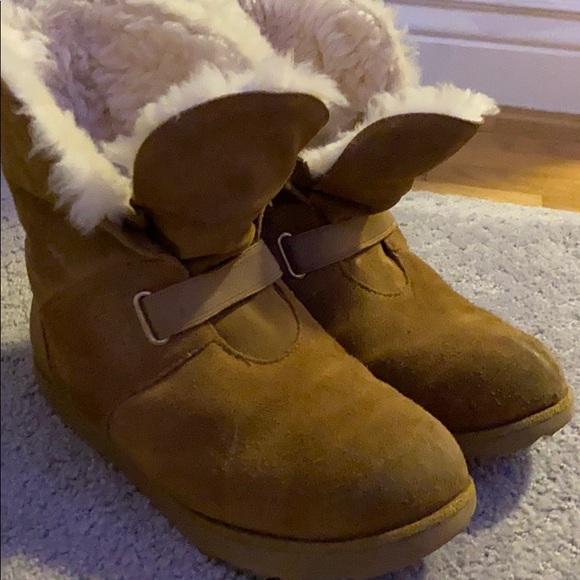 Tan UGG boots w Pom Poms - Picture 2 of 6